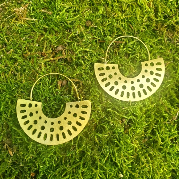 MATR BOOMIE Handcrafted Lightweight Hoop Earrings Gold Tone Finish Cutout Design - Picture 1 of 6